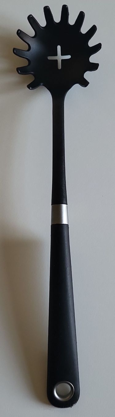Set di posate: Spatule à spaghetti noire en plastique  – Usato da Genève venduto da aur_pq2t