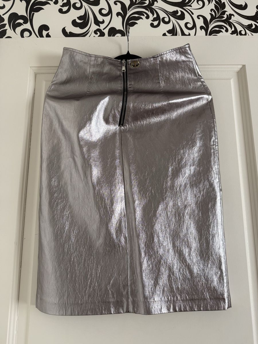 Twinset Gonne: Twinset Milano Silver Skirt – Nuovo (secondo la descrizione) da Corsier-sur-Vevey venduto da Kristina.Nova 4