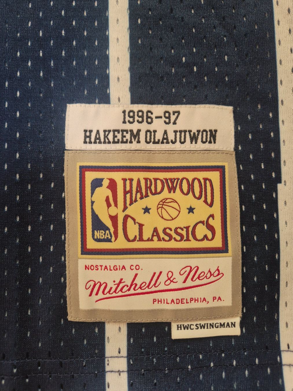 Mitchell & Ness Canottiere & Pantaloni: Mitchell & Ness Rockets Olajuwon #34 Retro Trikot Gr. L – Nuovo (secondo la descrizione) da St. Gallen venduto da CaliSunshine 4