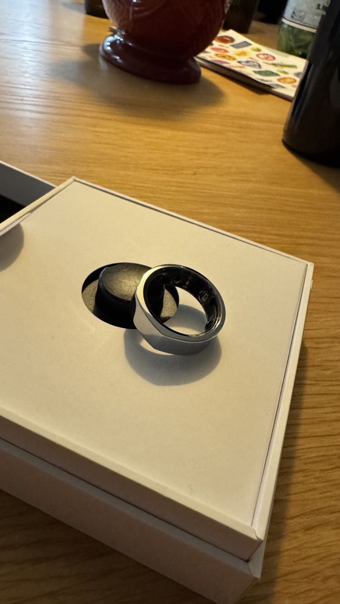 Oura Anelli: Oura Ring Gen3 Heritage Silber Grösse 11 – Nuovo (secondo la descrizione) da Zürich venduto da bikeamme1