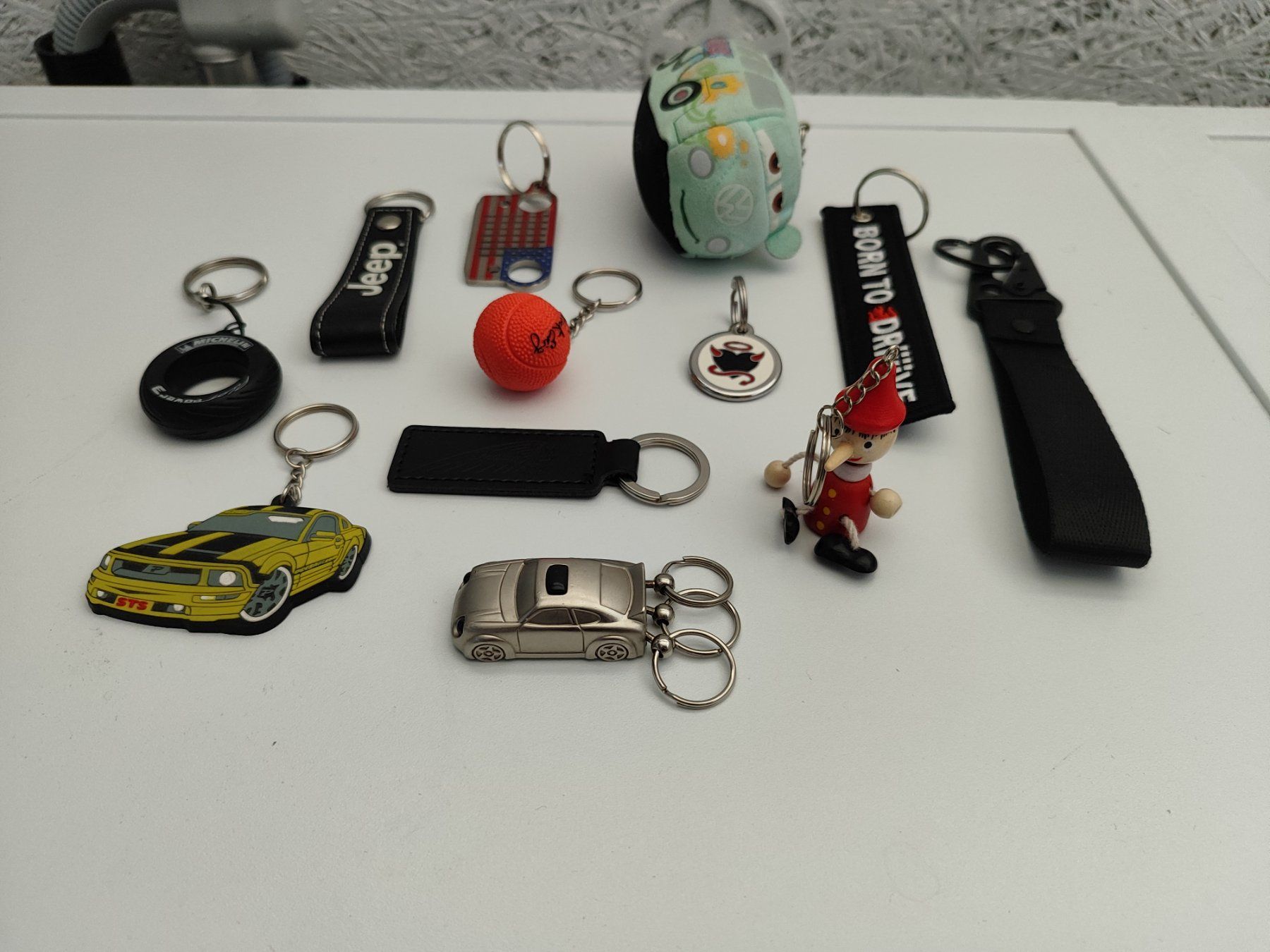 Portachiavi: Lot de 12 portes-clés – Usato da Ursy venduto da Freeman-85 1