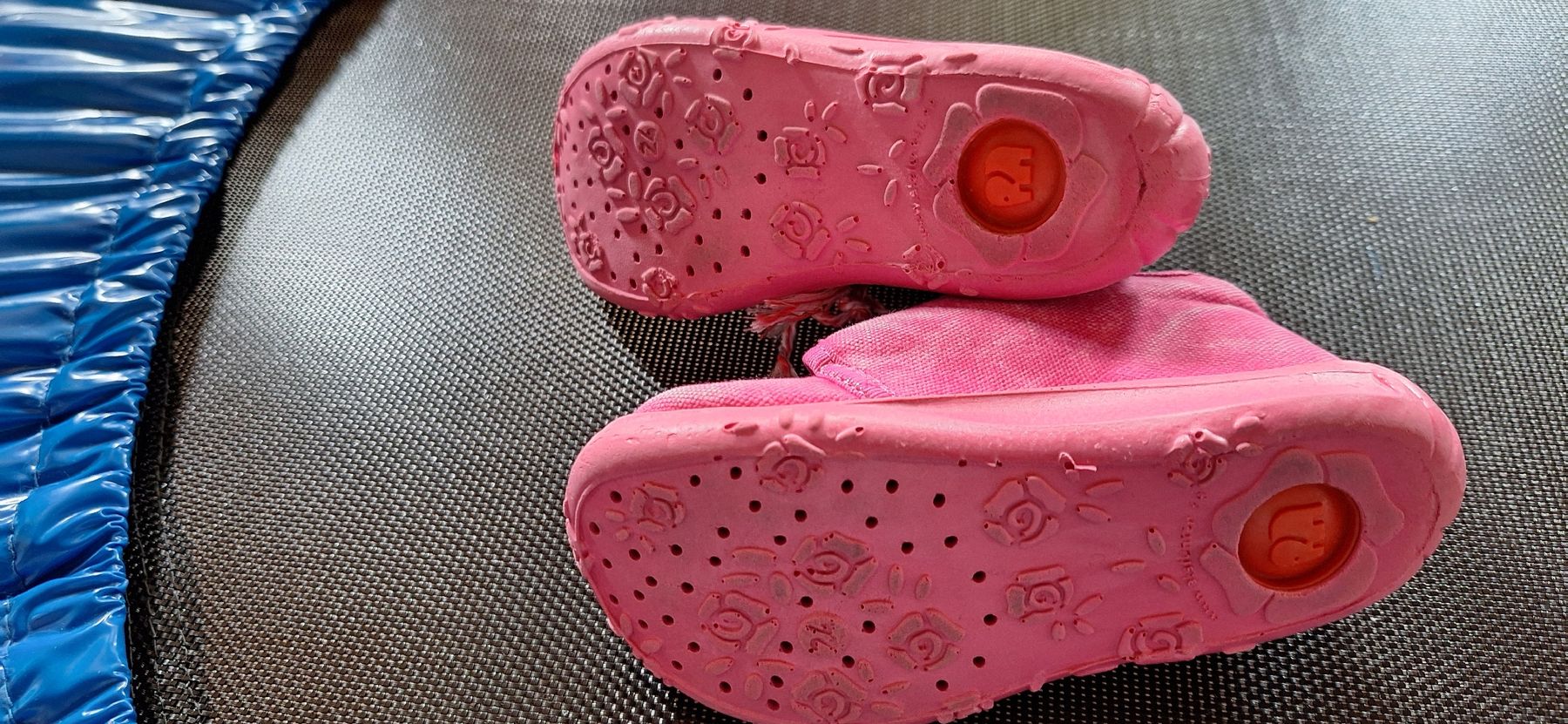 Schuhe für Mädchen: Hausschuh – Gebraucht aus Oberägeri von Runningiceman 3