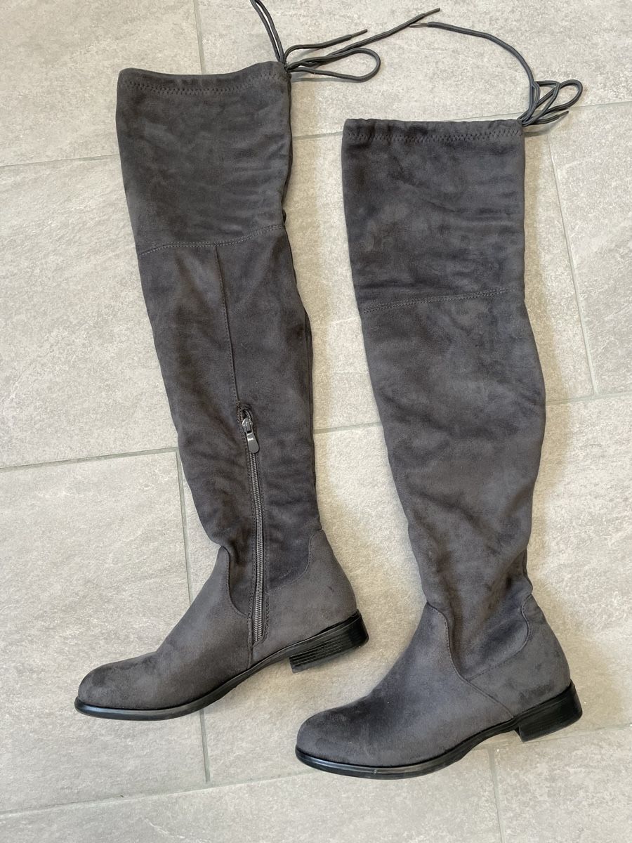 Scarpe da donna: 2 Paar Overknee Stiefel Wildlederoptik – Usato da Kilchberg BL venduto da ann_kwk5 1