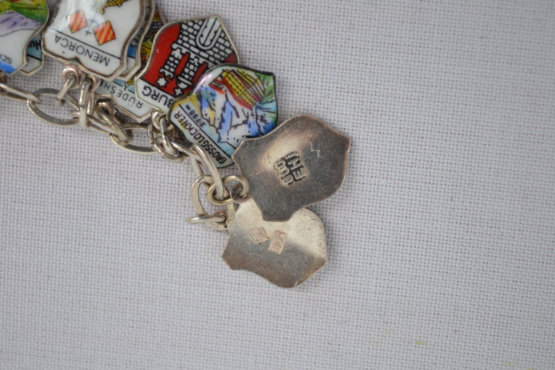 Armbänder & -reifen: Bettel-Armband mit 35 Wappen aus Silber – Gebraucht aus Winterthur von BK-Brocki_Winterthur 5