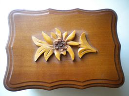 REUGE Spieluhr Brienzer Holzschnitzerei als Schmuckschatulle