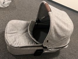 Schöne Babywanne / Kinderwagenaufsatz inkl. Regenschutz 