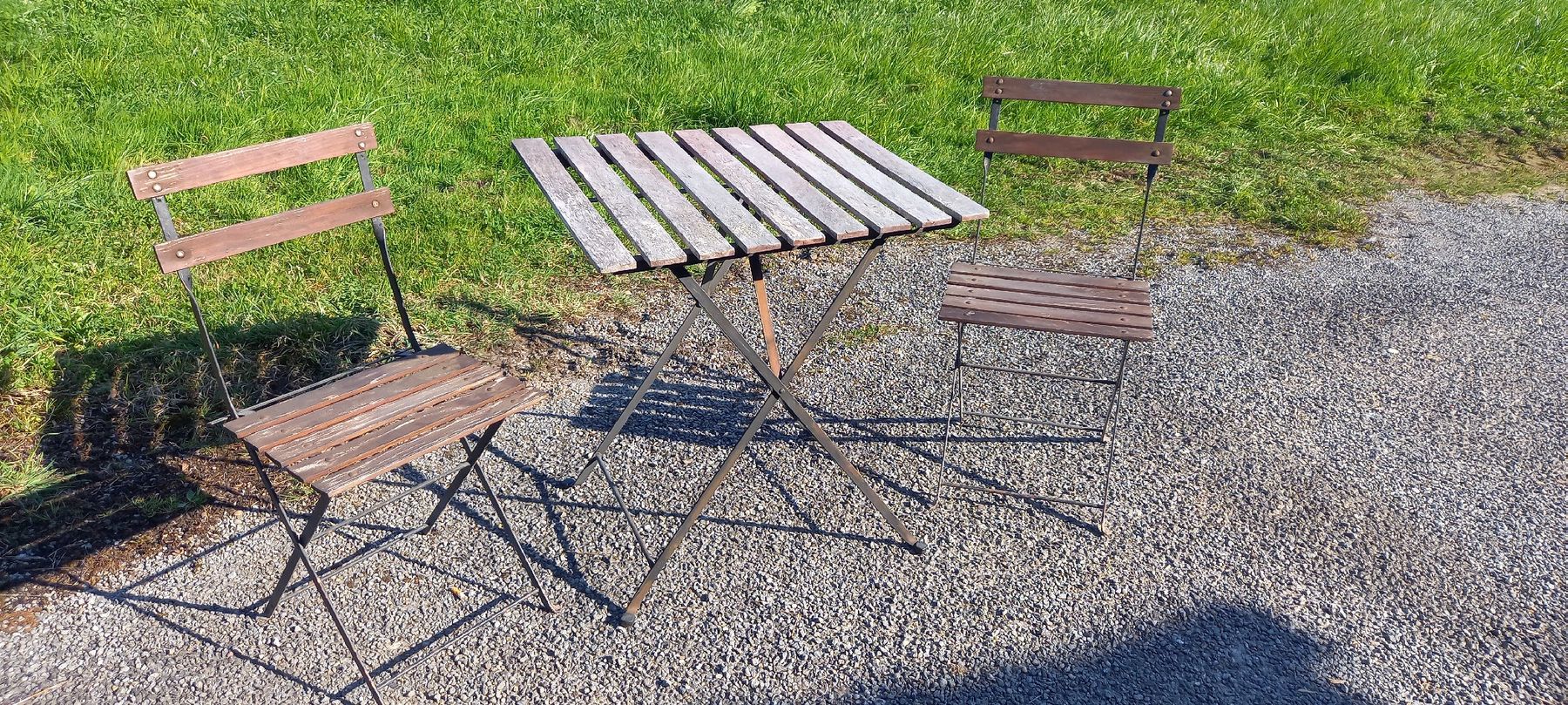 Tischset: Balkonmöbelensemble – Gebraucht aus Wädenswil von Greatstuff