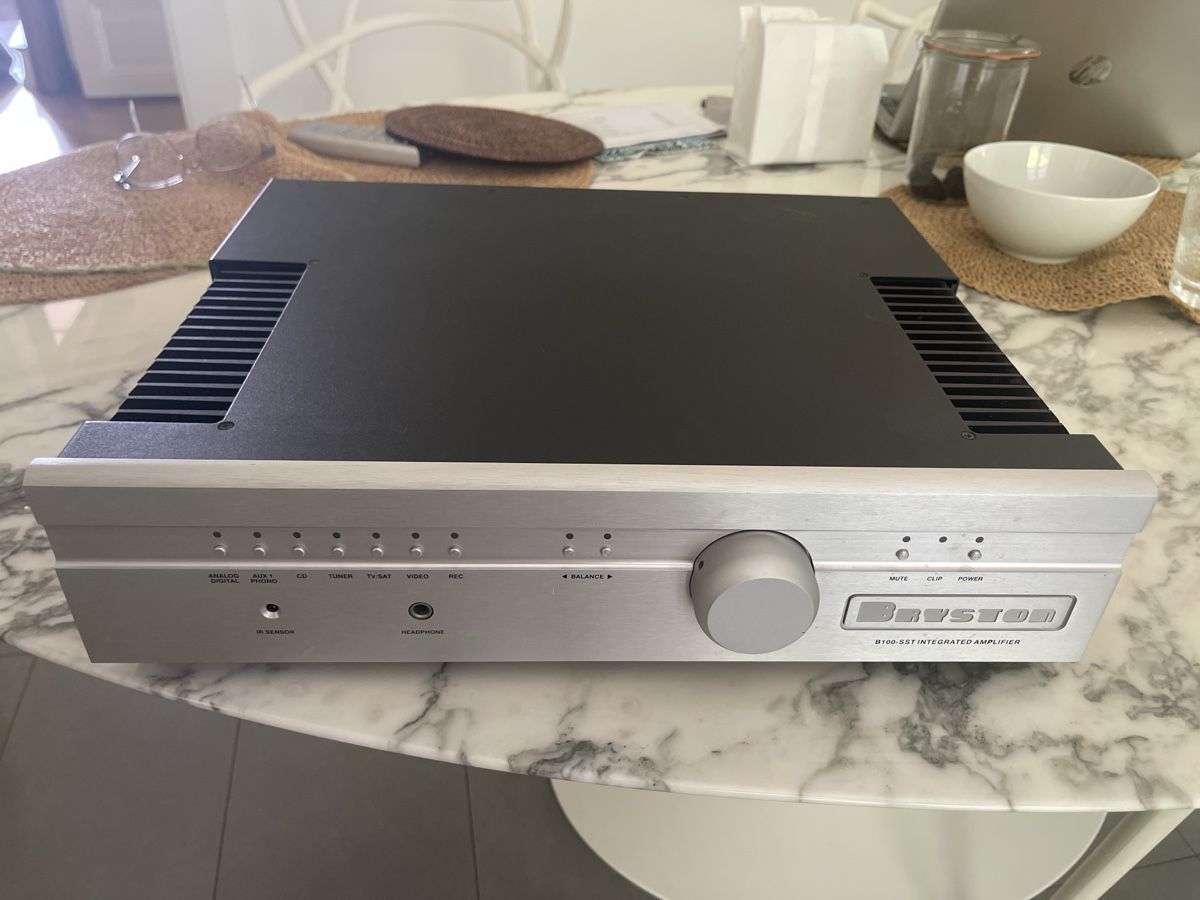 Bryston Amplificatori: Bryston B100-SST INTEGRATED – Usato da Corsier GE venduto da Monk