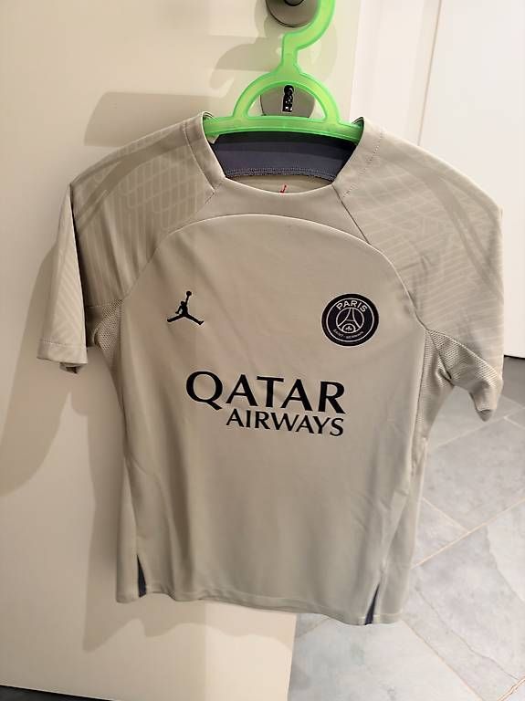 Lotti di vestiti: Completo PSG Jordan Nike  – Nuovo e nell'imballaggio originale da Canobbio venduto da jenniii_.lorenziii 2