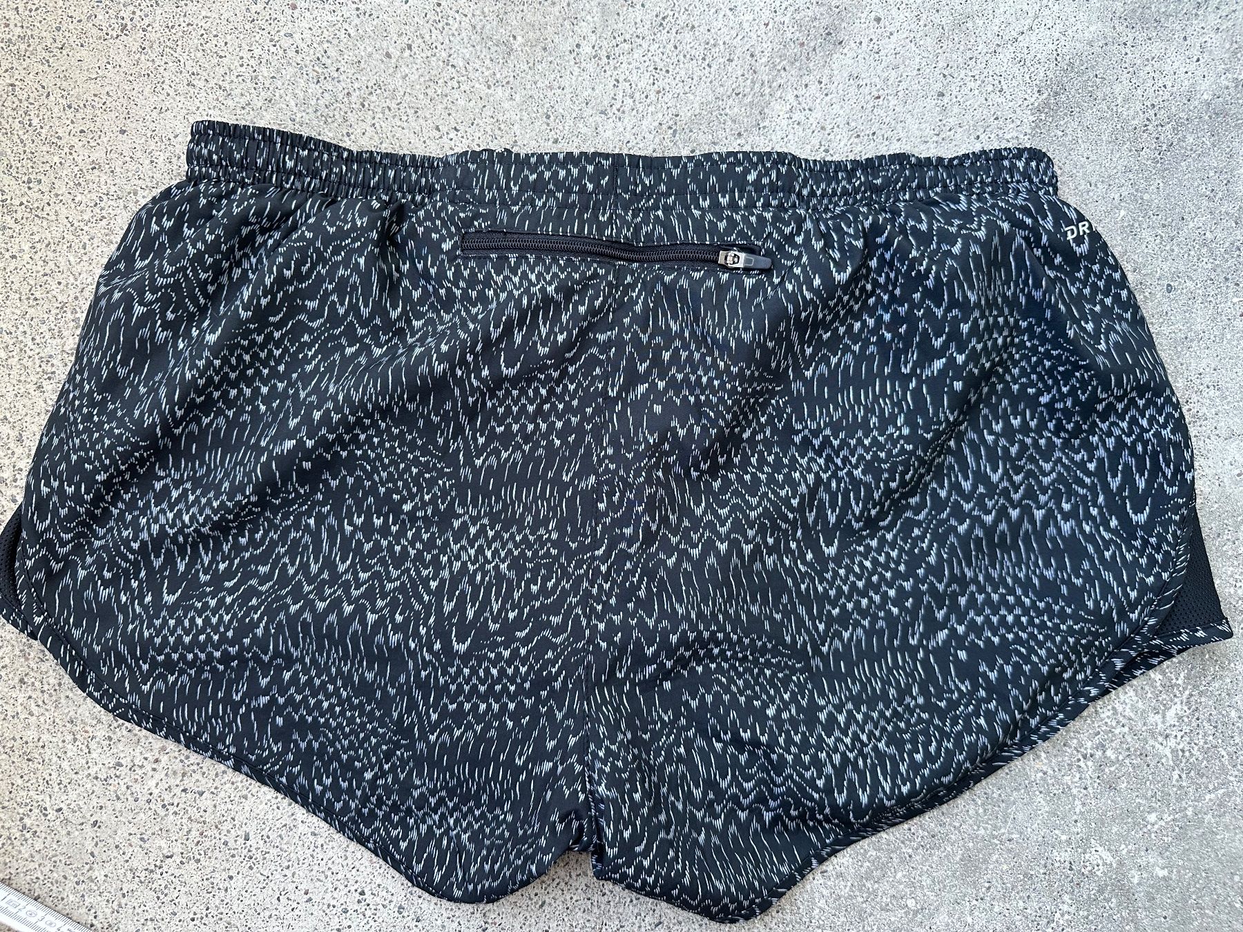 Nike Hosen: Nike Shorts schwarz – Gebraucht aus Zürich von ong8 1