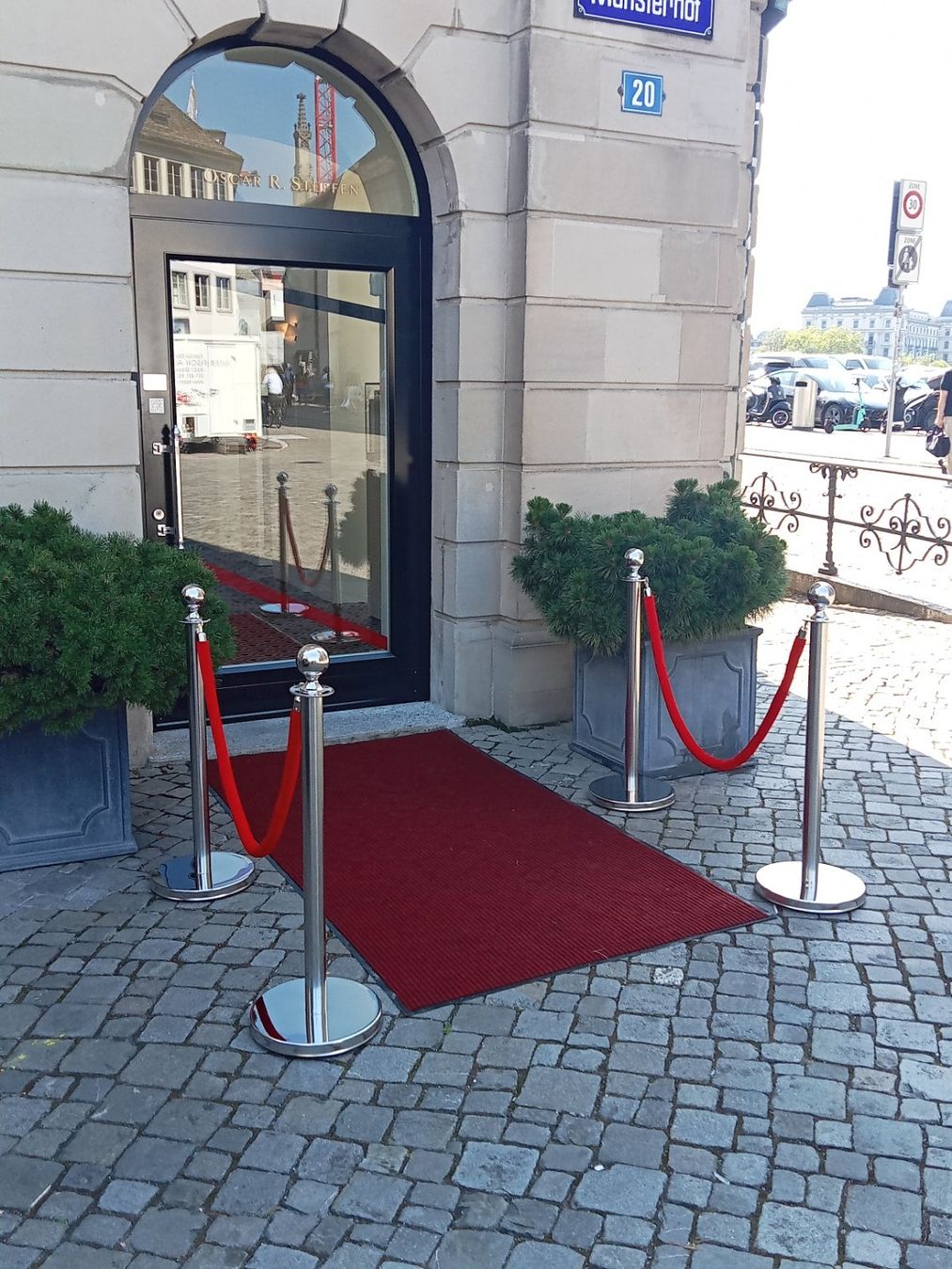 Sonstiges für Büro & Gewerbe: Absperrpfosten mit Kordel zu vermieten – Gebraucht aus zürich von Bsp1 1