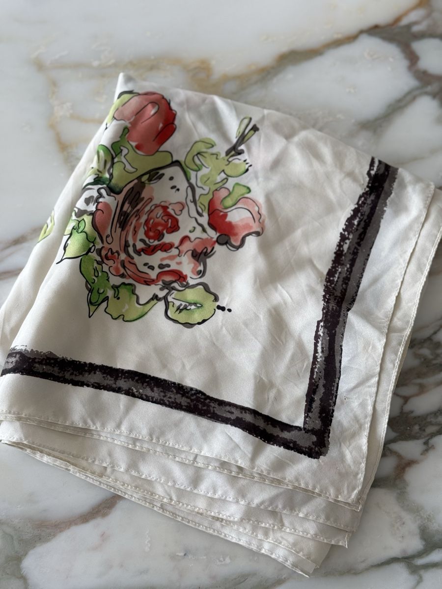 Juicy Couture Foulard & Sciarpe: Juicy Couture Seidenfoulard – Usato da Oberwil-Lieli venduto da Claudine_1988 4