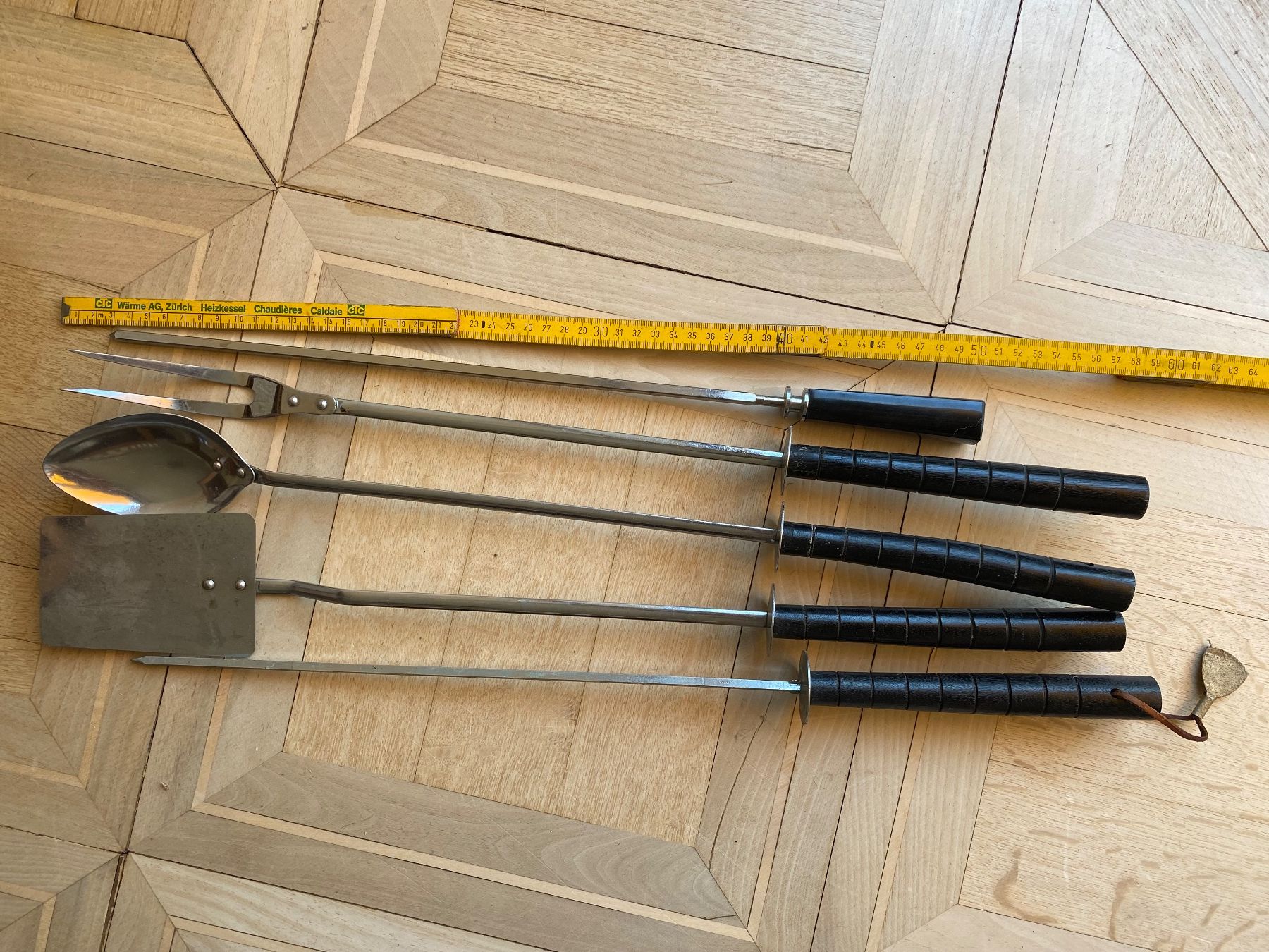 Set di posate: Grillbesteck Set 3 Teile mit Holzgriff + Grillspiess – Usato da Burgdorf venduto da gre_2ftz 2