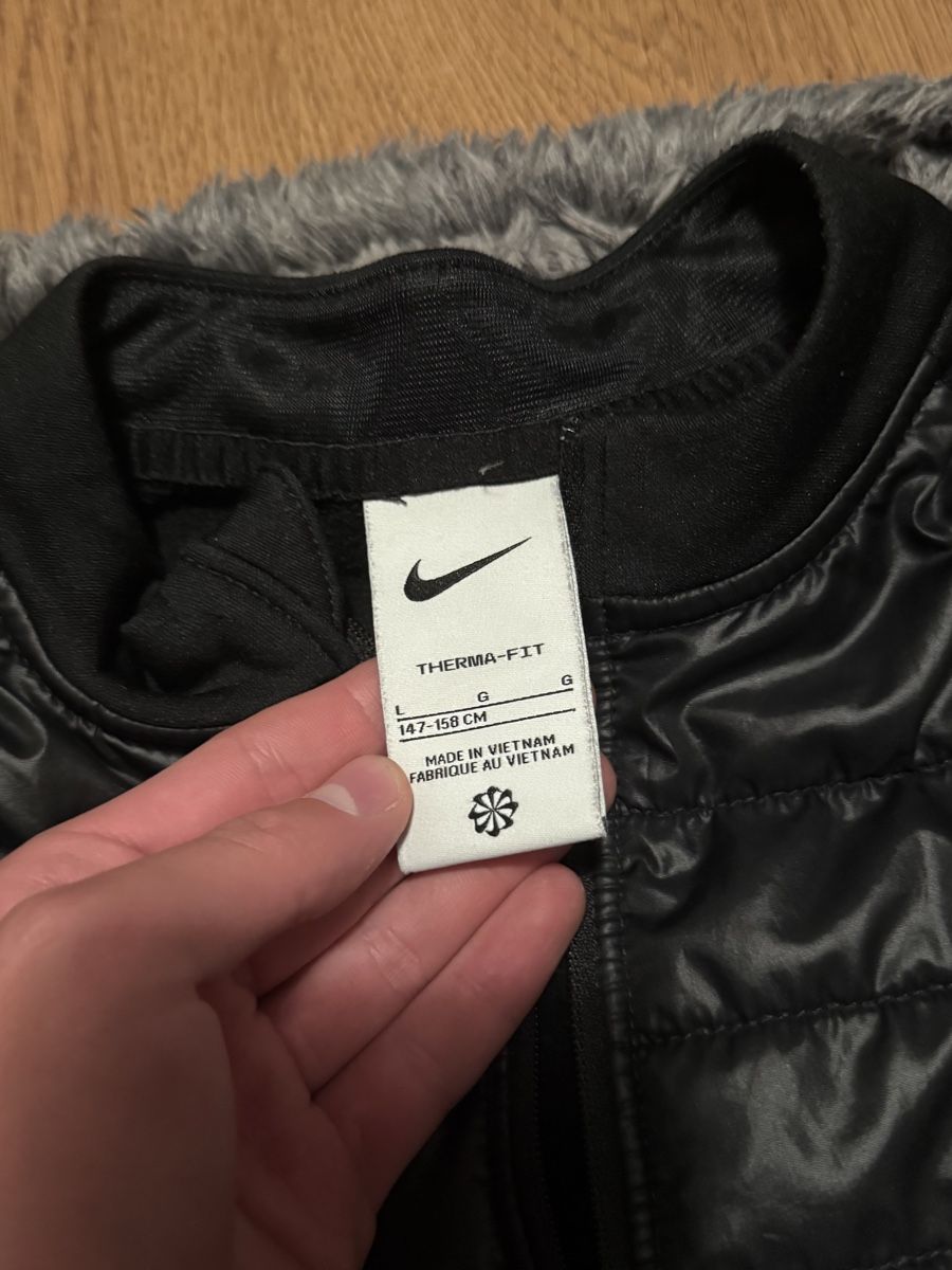 Maglioni & Felpe: Nike Therma-FIT Pullover Schwarz Grösse L 147-158cm – Nuovo (secondo la descrizione) da Utzigen venduto da perfekten 1