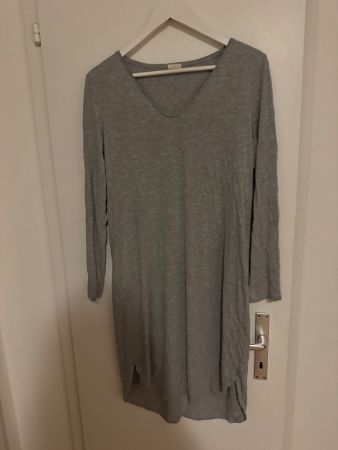 Kleid grau Langarm V-Ausschnitt Grösse M guter Zustand