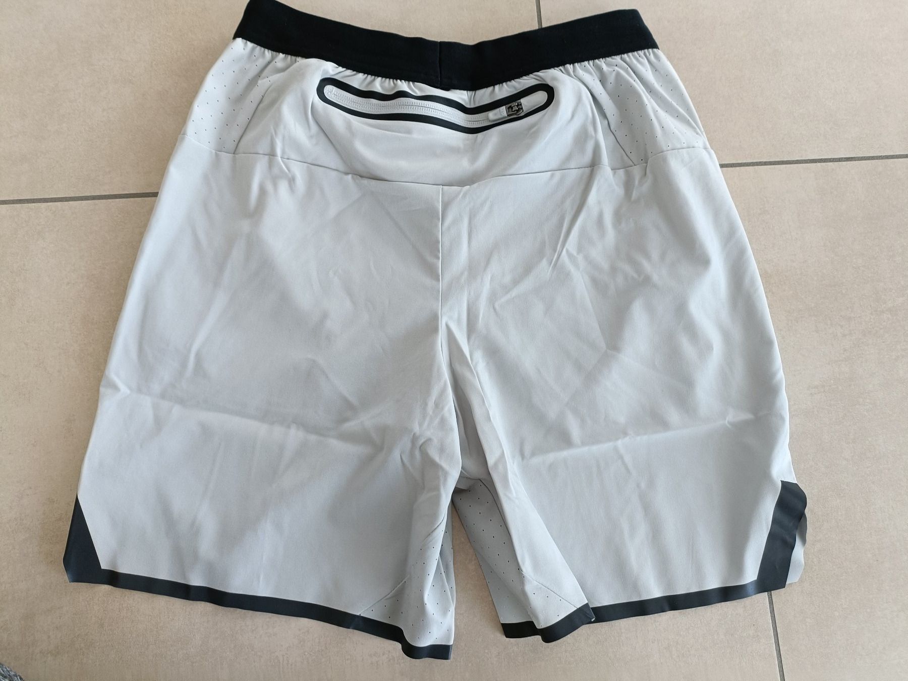 Hosen: Herren Shorts Silver - Grösse XS – Neu und originalverpackt aus Rickenbach b. Wil von Kth_v8 3