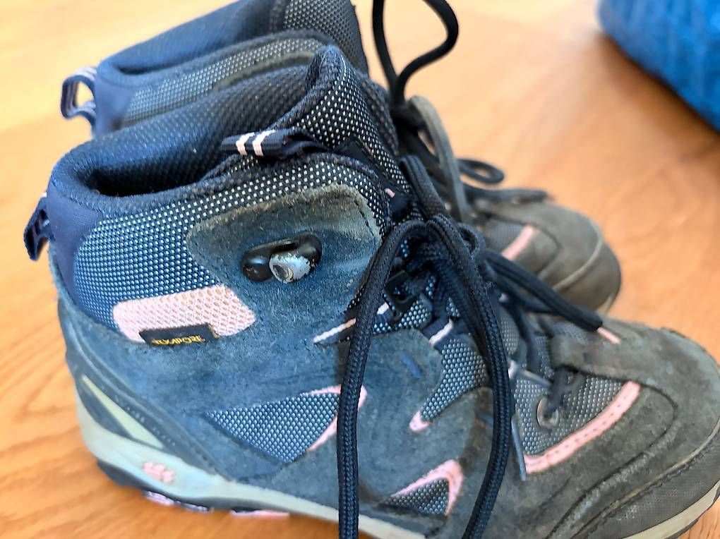 Schuhe für Jungen: Wanderschuhe Jack Wolfskin, Gr. 33 – Gebraucht aus Baar von LUBA13 2