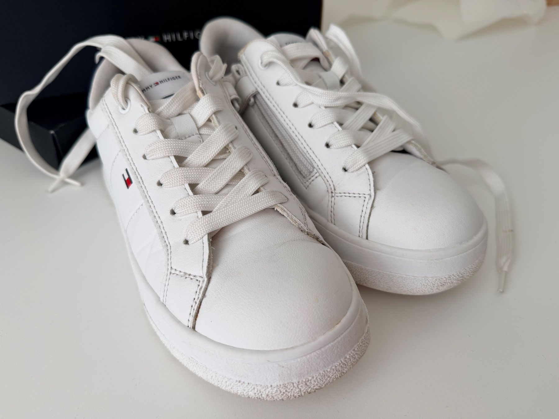 Tommy Hilfiger Scarpe per ragazzi: Tommy Hilfiger neuwertig Grösse 35 – Usato da Zürich venduto da asocaciu 6