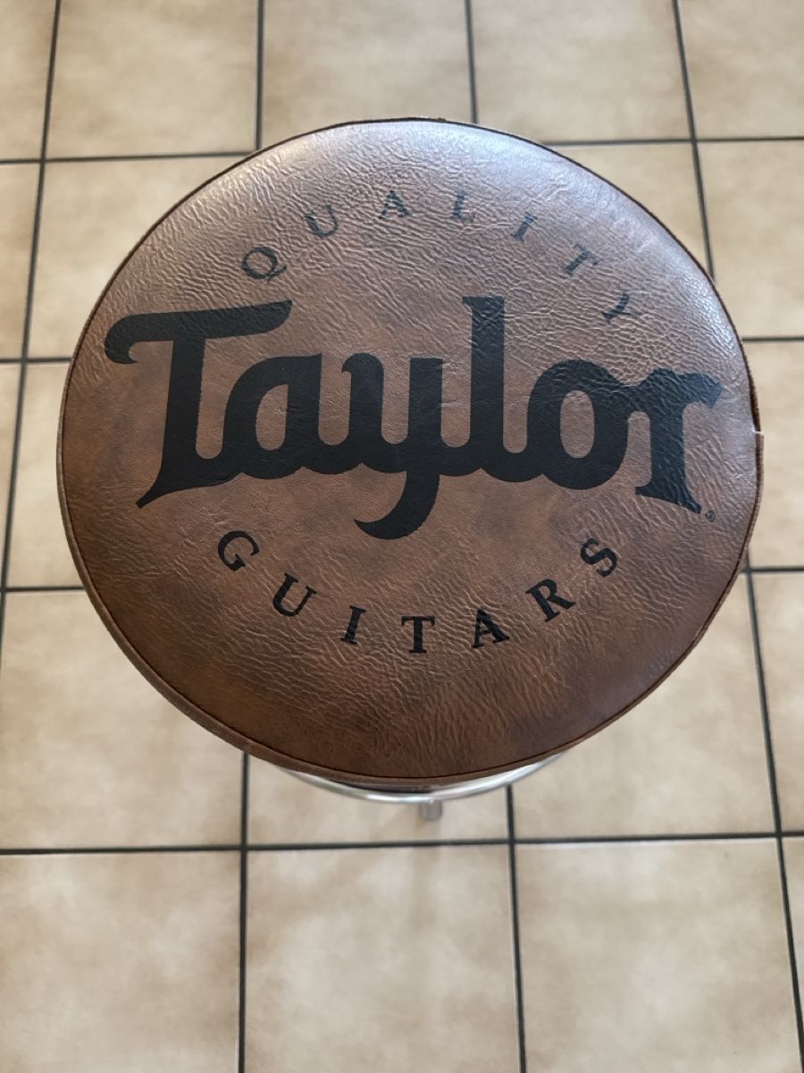Hocker: Gitarrenhocker Taylor – Neu (gemäss Beschreibung) aus Oberlunkhofen von ste_vtj5