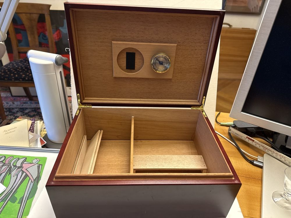 HUMIDOR cave à cigares en bois Hygromètre (Gebraucht) in Schmitten FR ...