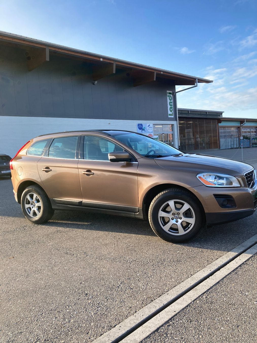 Volvo Automobili: Volvo XC 60 T6 AWD – Usato da Brittnau venduto da Cbr1000rr