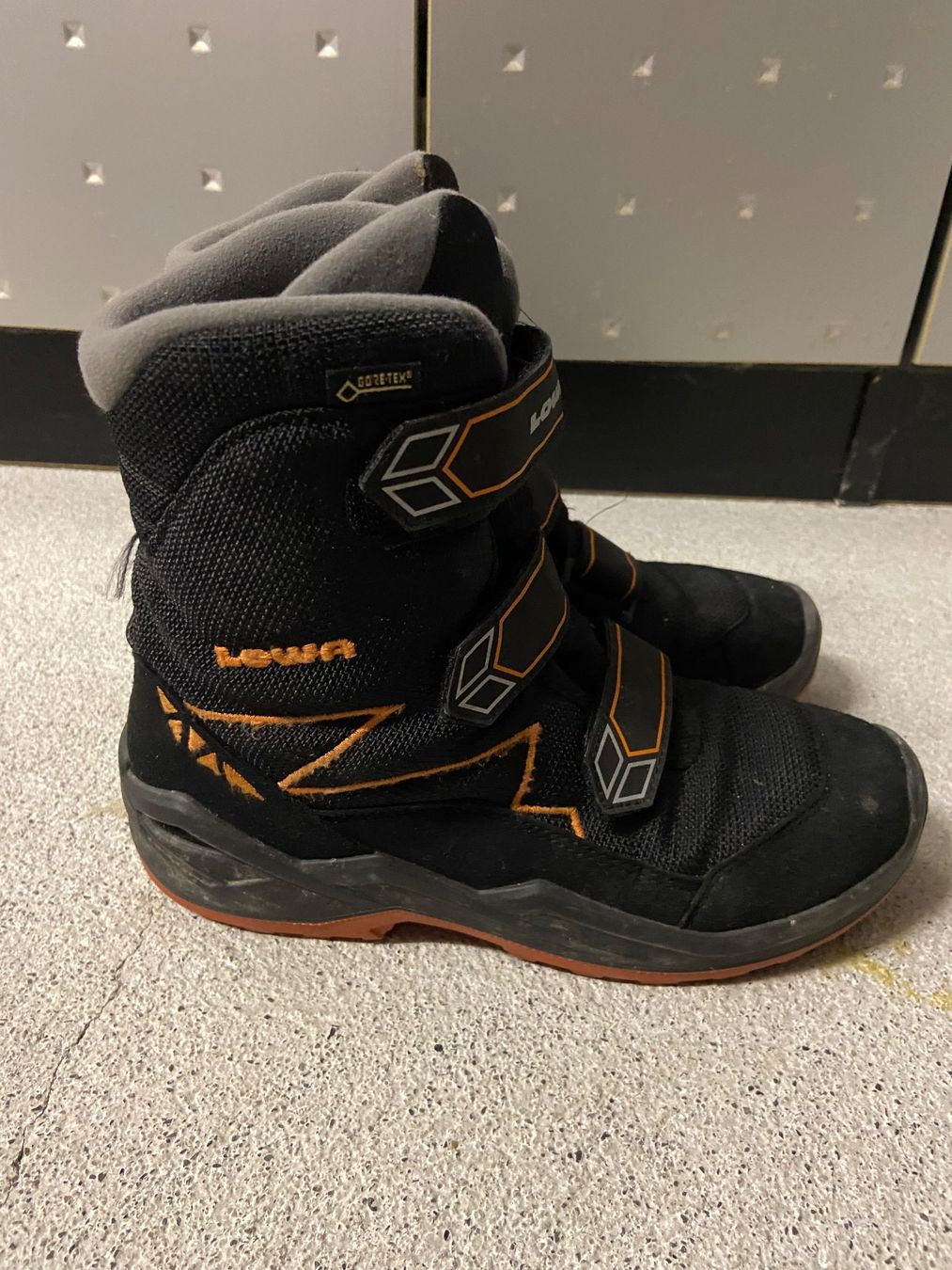 Lowa Scarpe per ragazzi: Lowa Winterstiefel Gore Tex – Usato da Wilen (Sarnen) venduto da Jeffsy