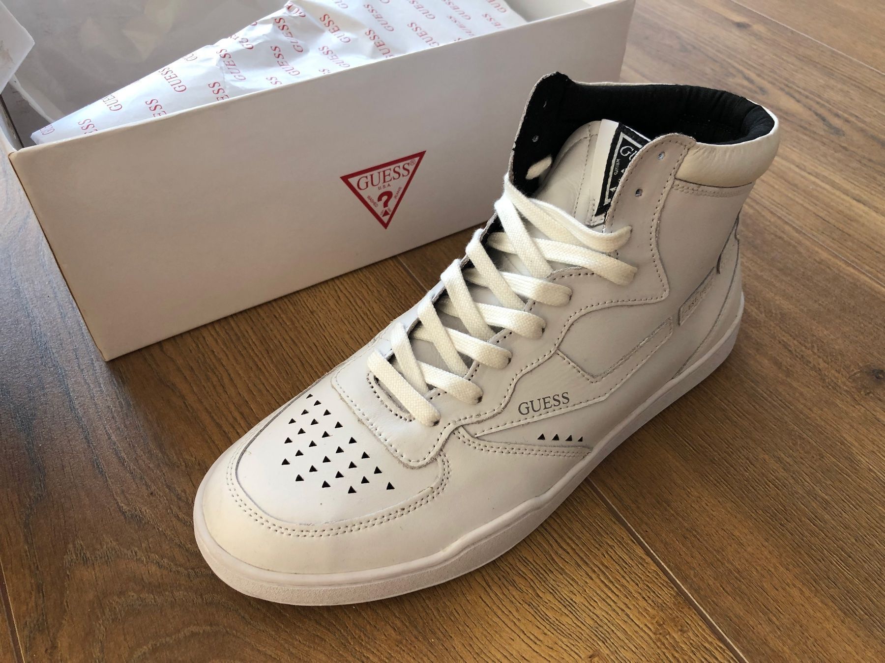 Scarpe da uomo: GUESS Designer Sneaker Schuhe Gr. 43 – Nuovo e nell'imballaggio originale da Mülenen venduto da CreativeSolutions