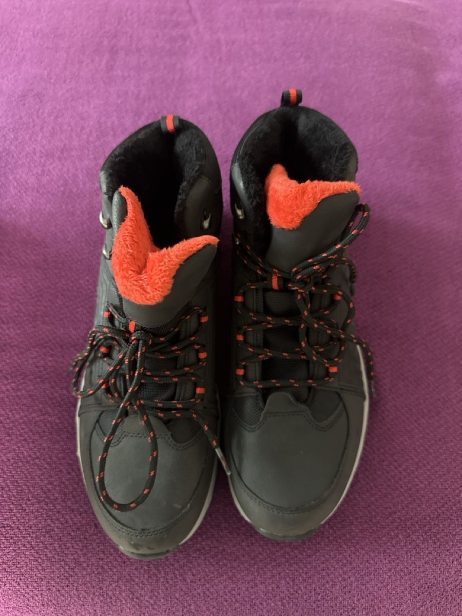 Scarpe da uomo: Arbeits- , Wanderschuhe, Grösse 43, neuwertig! – Nuovo (secondo la descrizione) da Bettlach venduto da Kkalena