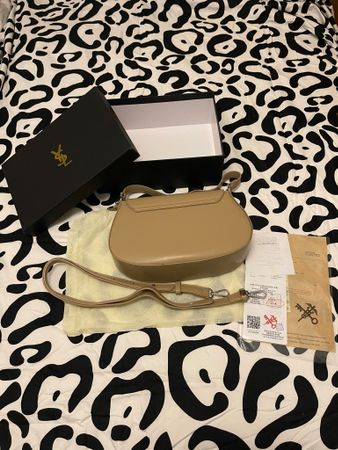  Handtasche beige mit Zubehör neuwertig