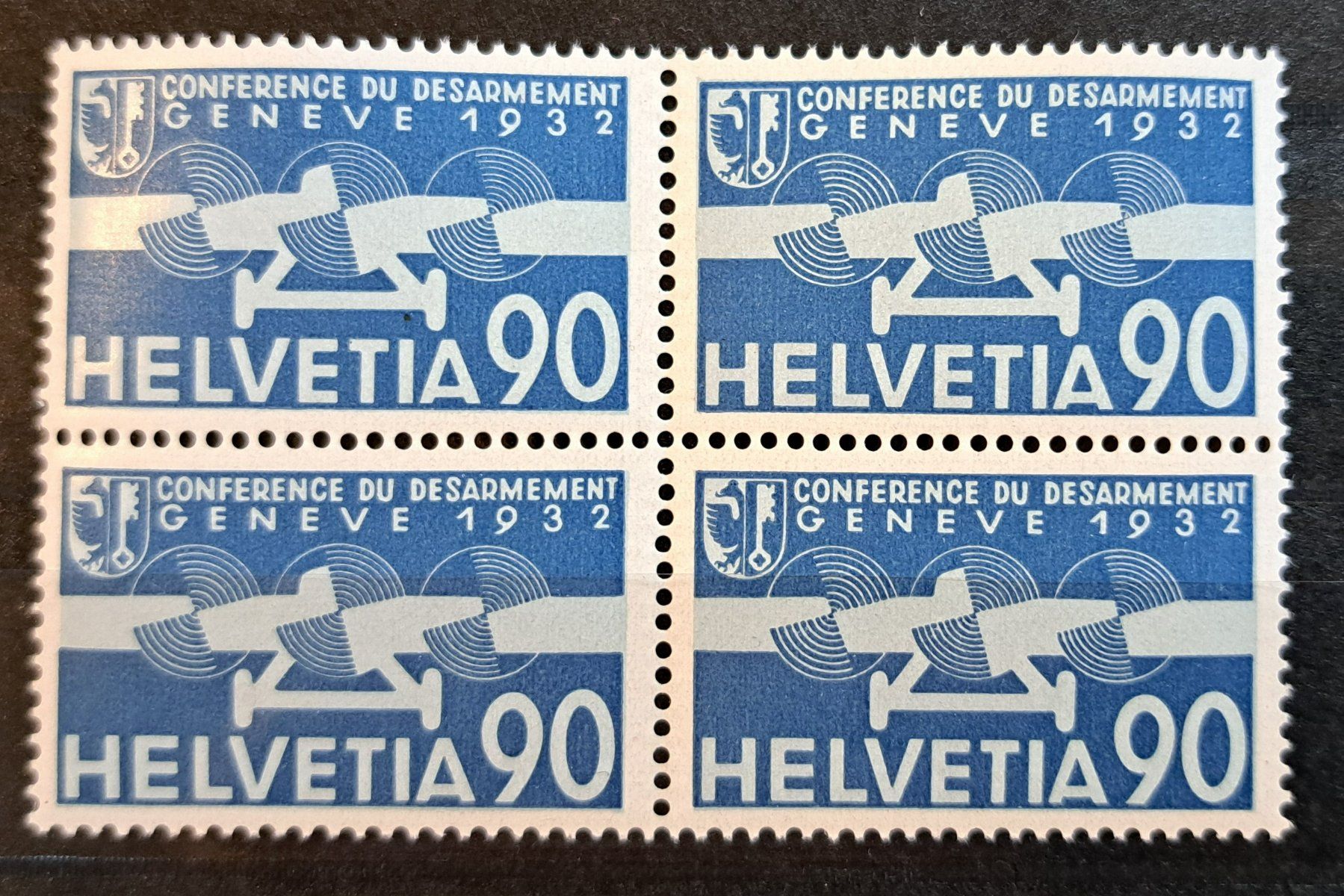 Tutti i francobolli: Flugpost F18 Viererblock postfrisch – Nuovo (secondo la descrizione) da Unterägeri venduto da PhilatelieStudiger
