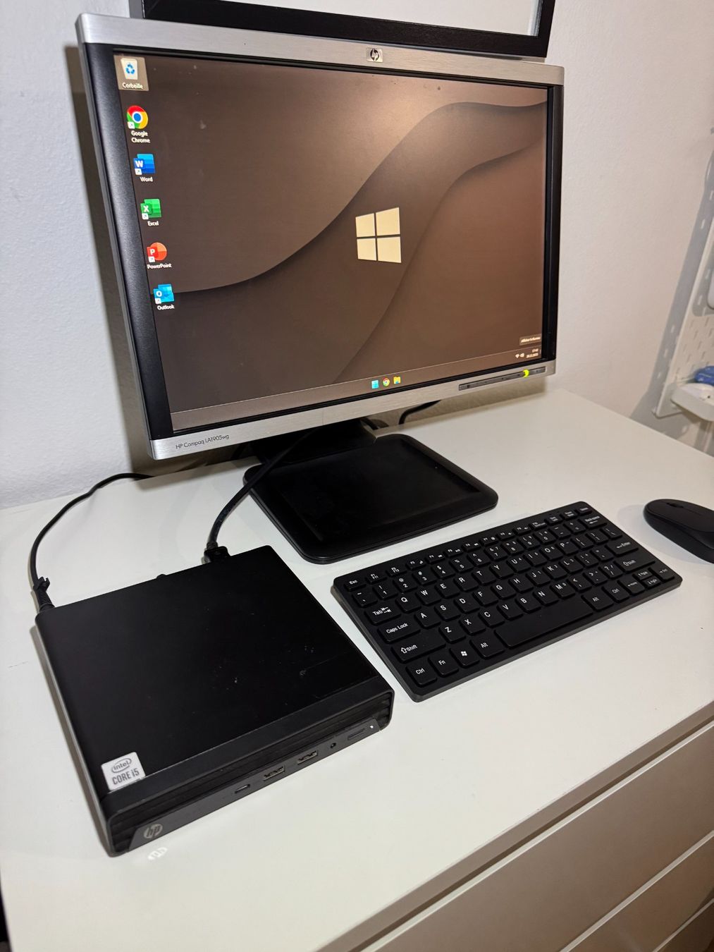 PC: Pc Hp Mini Complet - écran + souris et clavier sans fil – Nuovo (secondo la descrizione) da Fribourg venduto da C.Garcia