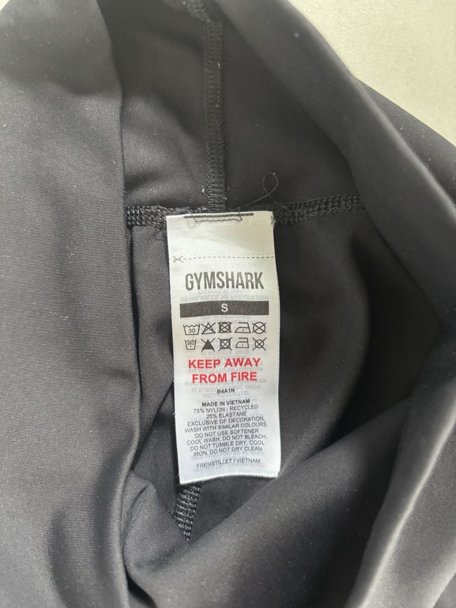 Gymshark Lotti di vestiti: Gym shark flare leggings  – Usato da Riedikon venduto da cra_kym5 2
