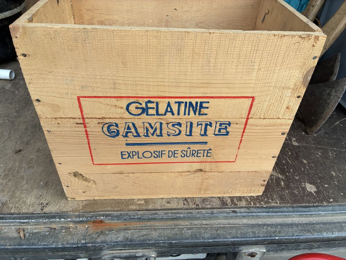 Caisses de transport: Ancienne caisse  – D'occasion à Les Bayards par Mutz51