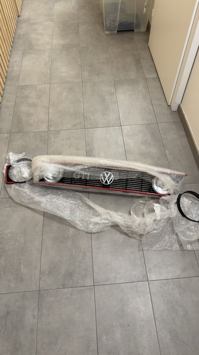 Volkswagen Tutti pezzi di ricambio auto: Calandre golf mk1 GTI OEM – Nuovo (secondo la descrizione) da Senarclens venduto da nog_m7qw
