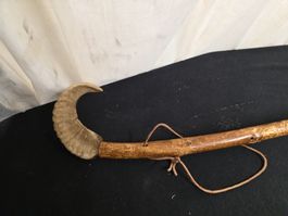 Unikat Wanderstock mit Widderhorn und Metallspitze gut 