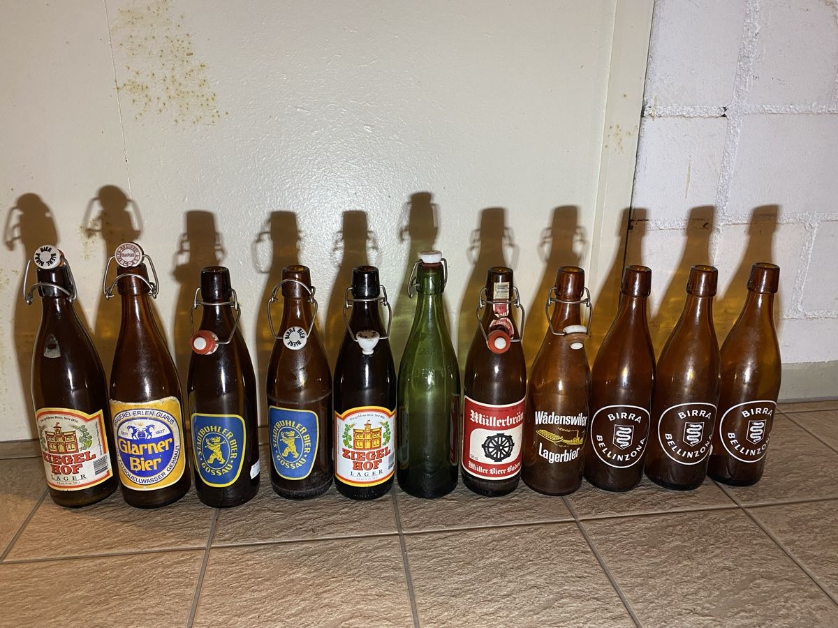 Bicchieri, Caraffe & Bottiglie: 11 Bierflaschen teilweise antik – Usato da fehraltorf venduto da Ambra2