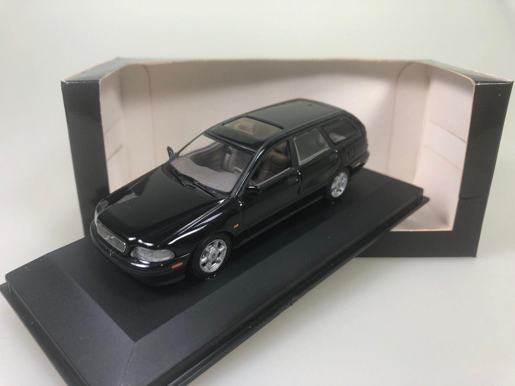 Volvo Modellini d'auto: Volvo V40 - Minichamps - 1:43 – Usato da Widen venduto da Himan