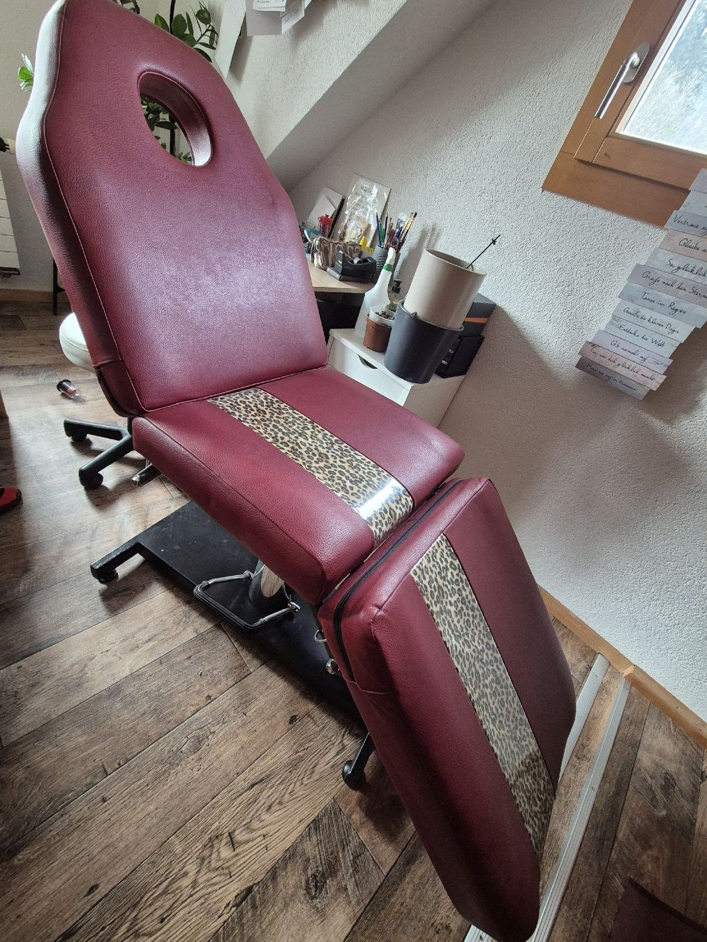 Lettini & sedie per cosmetici: Massageliege / Tattooliege zu verkaufen! – Usato da Berneck venduto da jst_nk6y