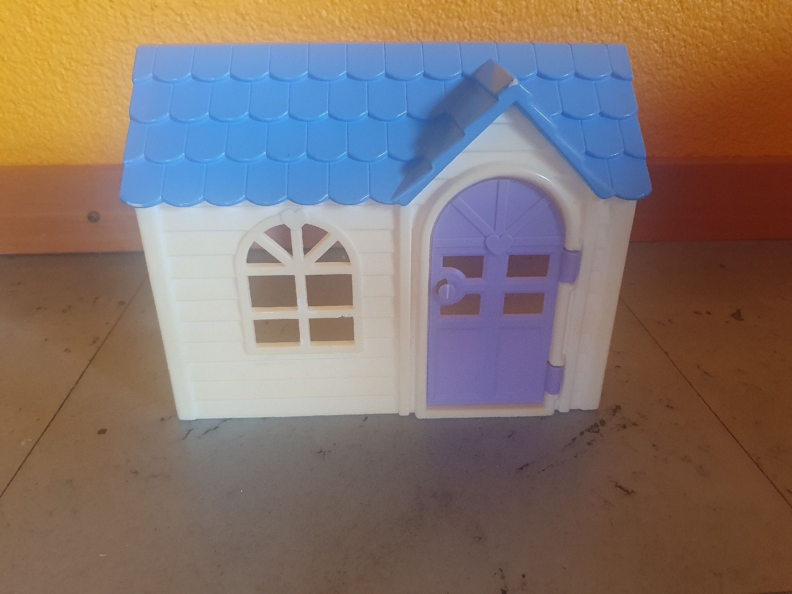 Barbie Case e mobili per bambole: Barbie/Puppenmöbel – Usato da Moosseedorf venduto da Sonnenschein..