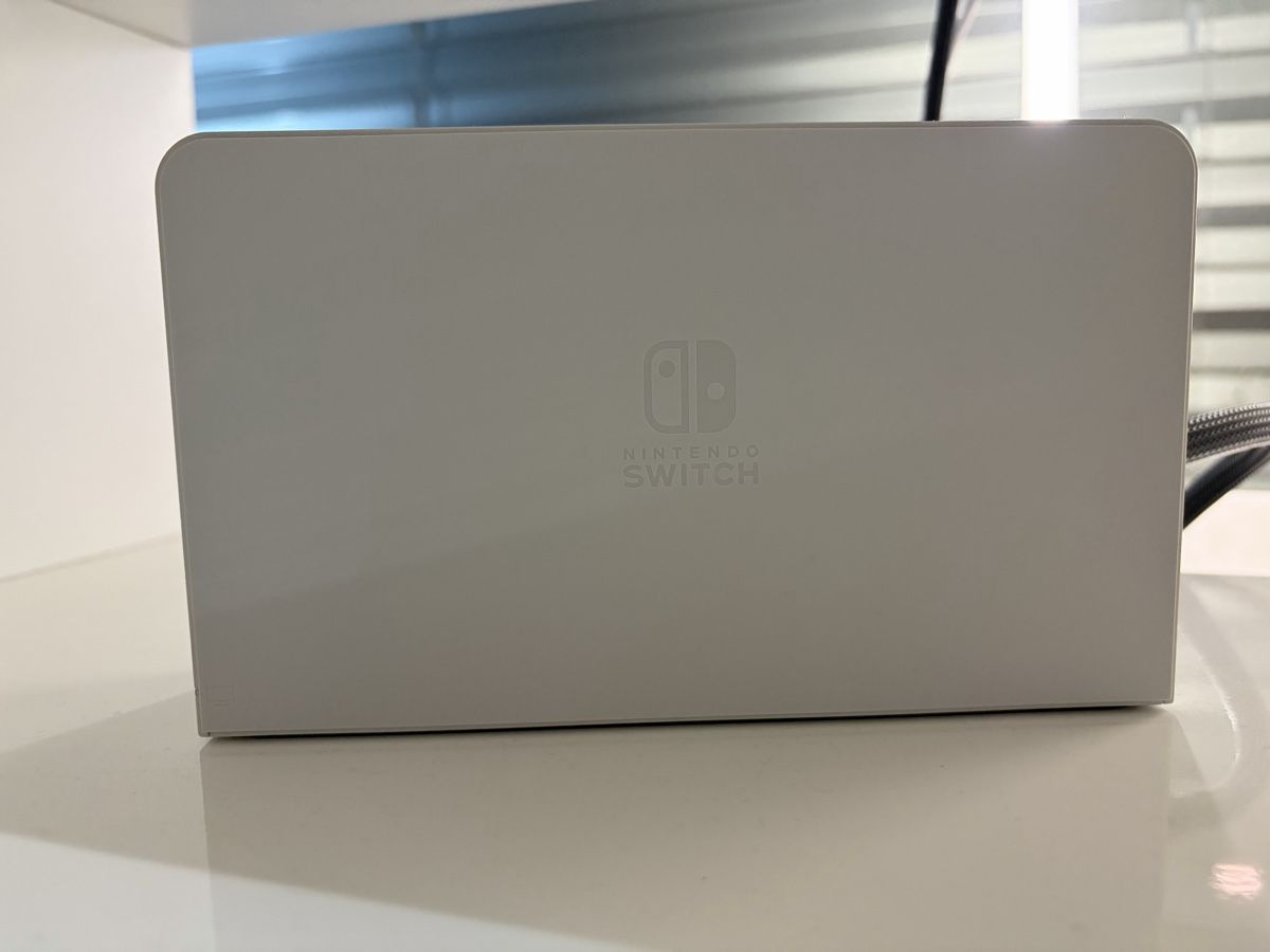Nintendo Consoles: Nintendo Switch OLED Weiss inkl. Controller – D'occasion à Teufenthal AG par tonyelsi 1