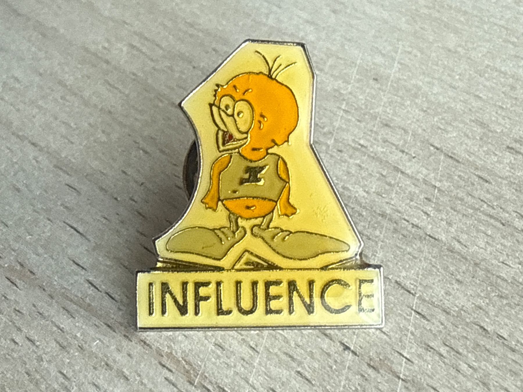 Plaketten & Abzeichen: Pin Influence – Gebraucht aus Glattbrugg von Schweigmatt