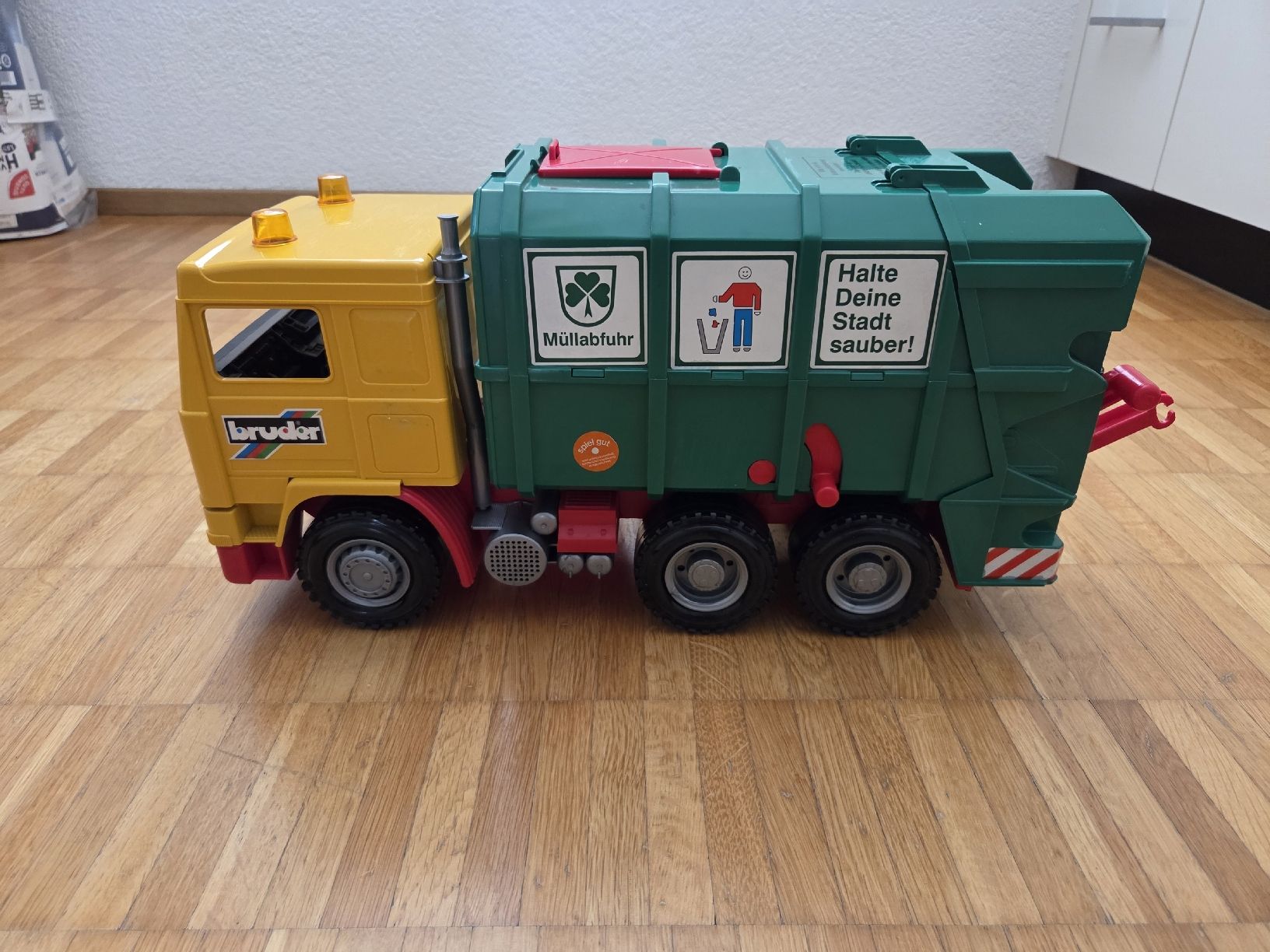 Bruder Giocattoli: Bruder Müllabfuhr Volvo – Usato da Scherzingen venduto da jen_l9qh 4