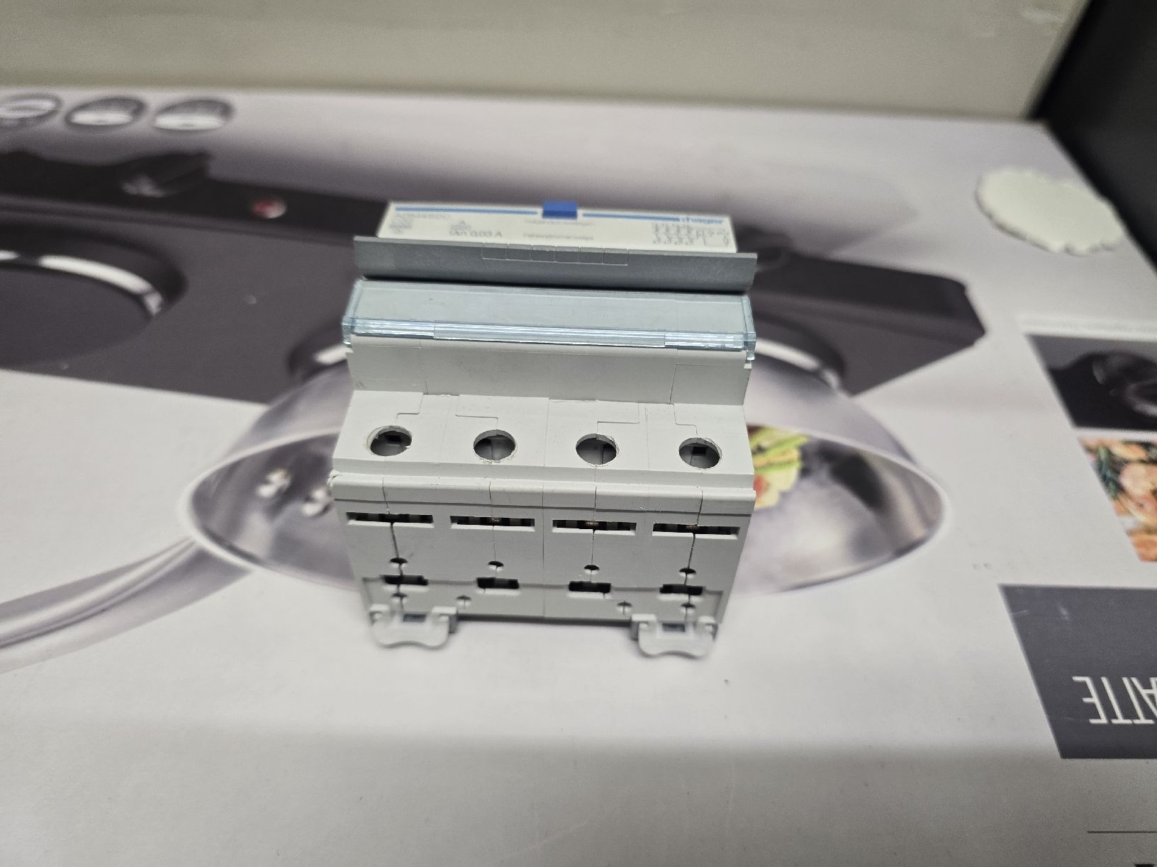 Hager Componenti elettronici: Hager ADM482C C32 Fehlerstromschutzschalter, 4 polig – Usato da Cham venduto da NeraHandel 2