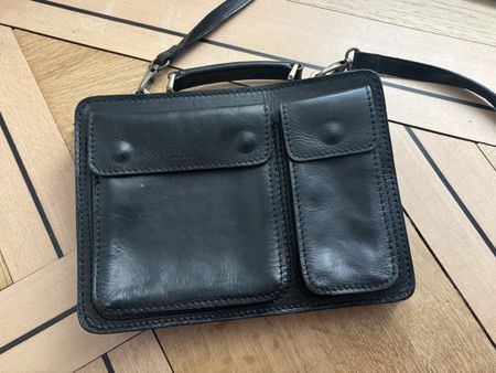 Sac à main en cuir noir 