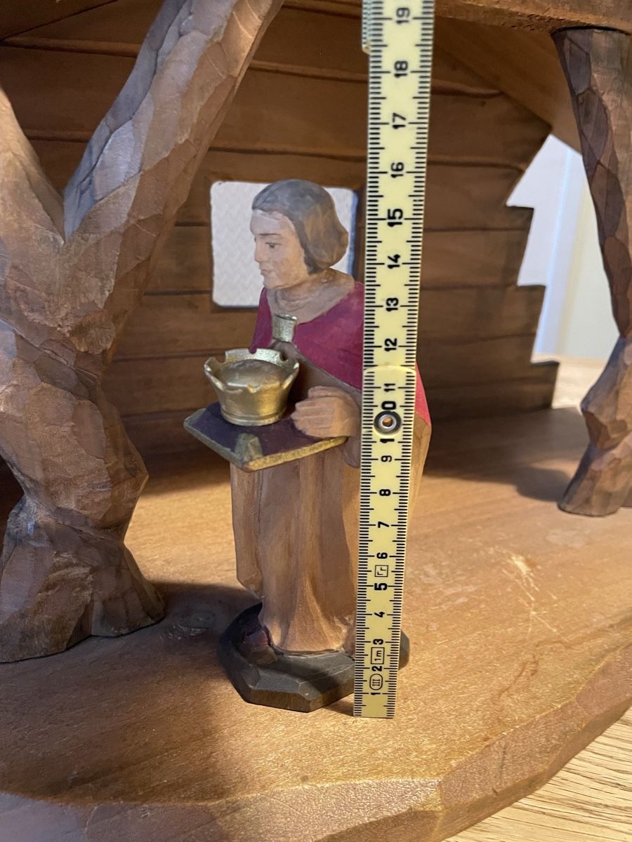 Statuette: König stehend E. Thomann Brienz  – Usato da Flawil venduto da Naphtali 6