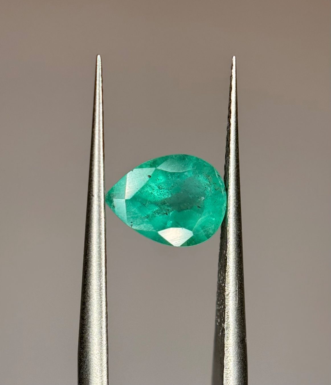 Pietre preziose: Ab 1 Fr. - 0.88 ct Smaragd mit Zertifikat – Nuovo (secondo la descrizione) da Mauren venduto da LieGems