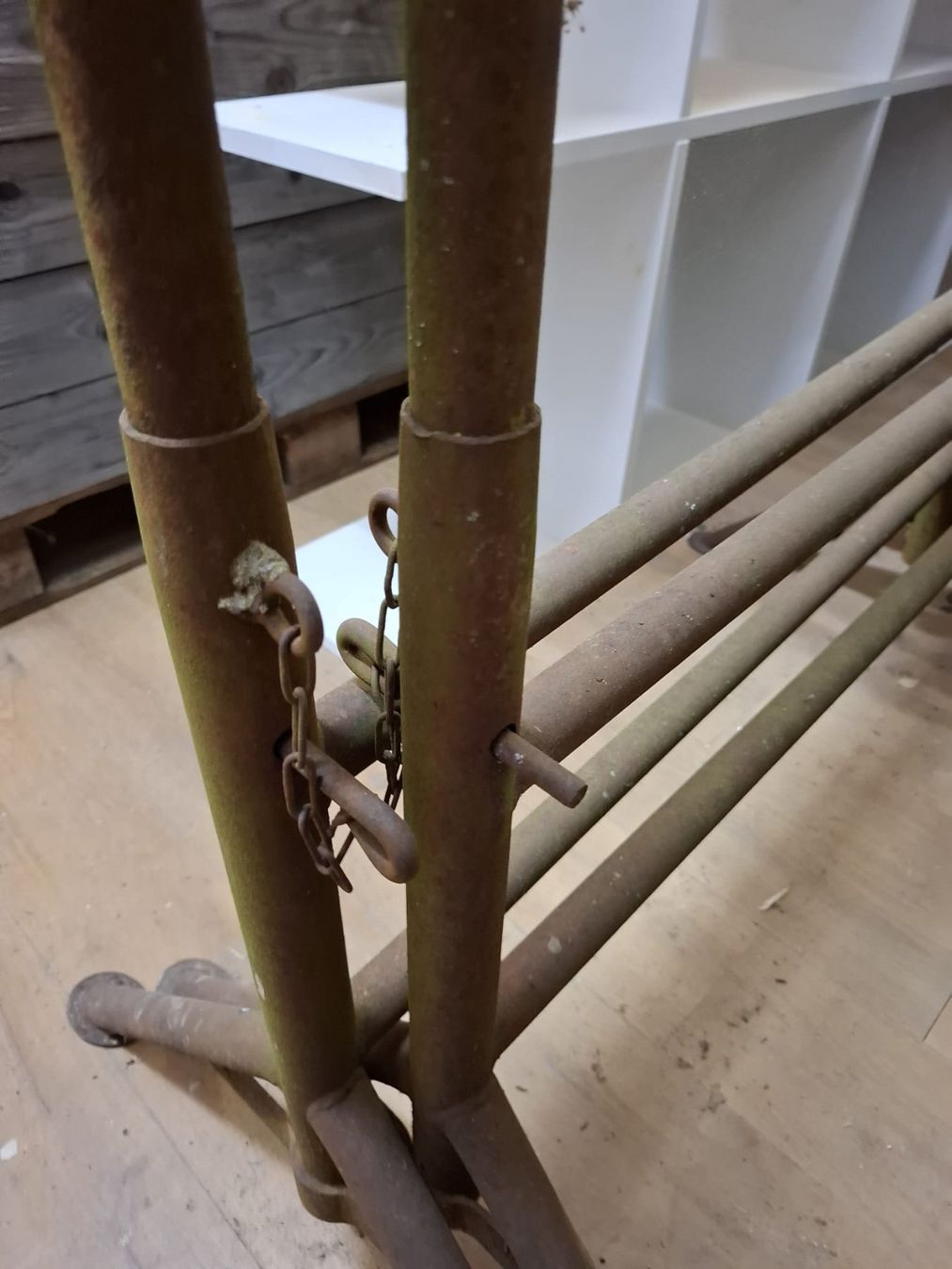Werkbänke: Metallböcke – Gebraucht aus Basel von WoodAndLuxuryGmbH 1