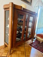 Elegante cristalliera in stile Biedermeier in noce