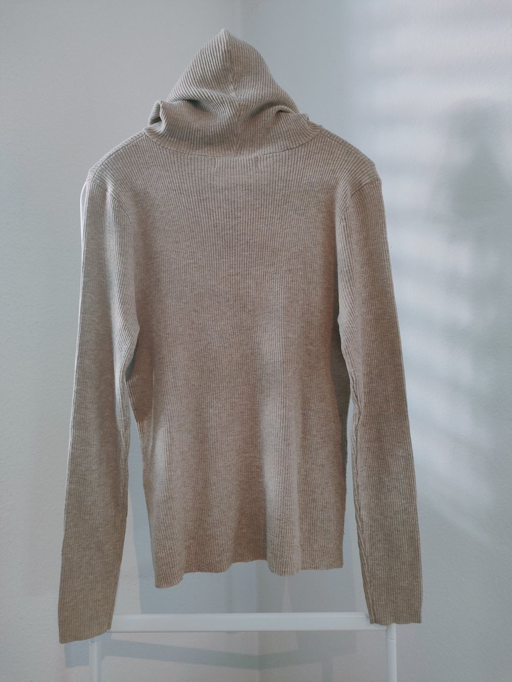 Maglioni & Felpe: Wunderschönes Kapuzen Pulli mit modische Deko Knöpfe – Nuovo (secondo la descrizione) da Dietikon venduto da MJ_Sporting 2
