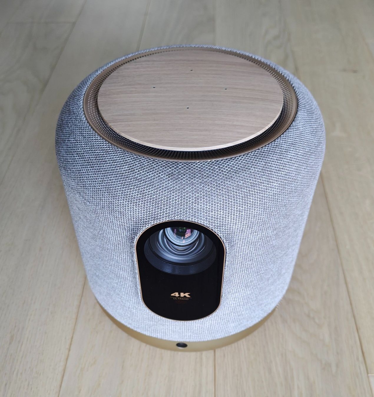 Proiettori: Formovie Beamer 4K rund – Usato da Bolligen venduto da Casewise 5
